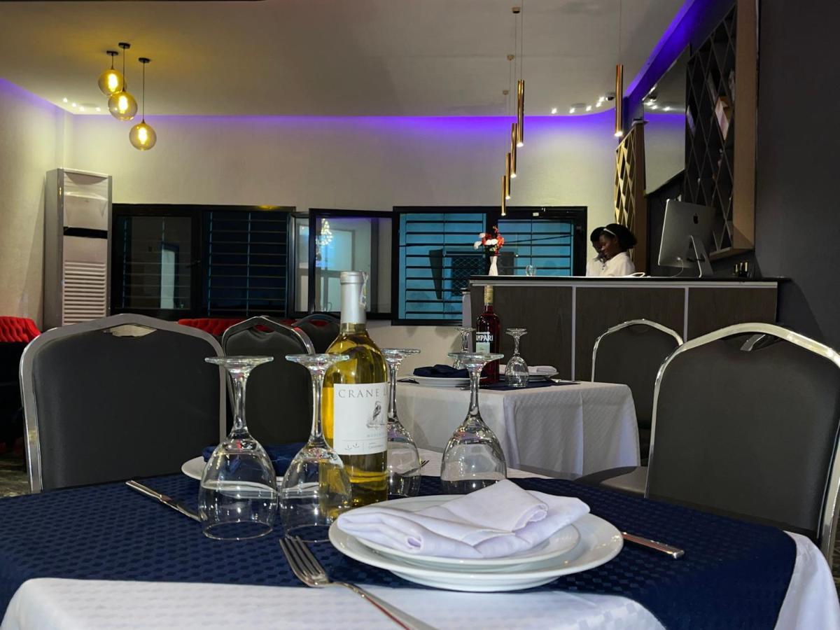 Hotel Vendome Douala Exteriör bild