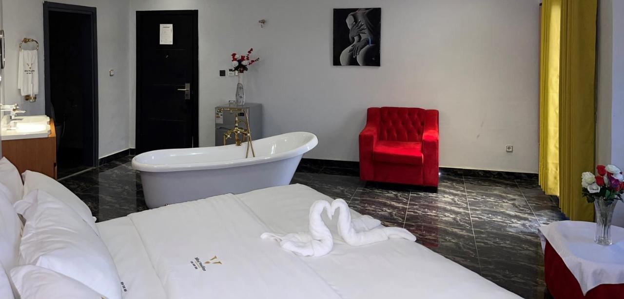 Hotel Vendome Douala Exteriör bild