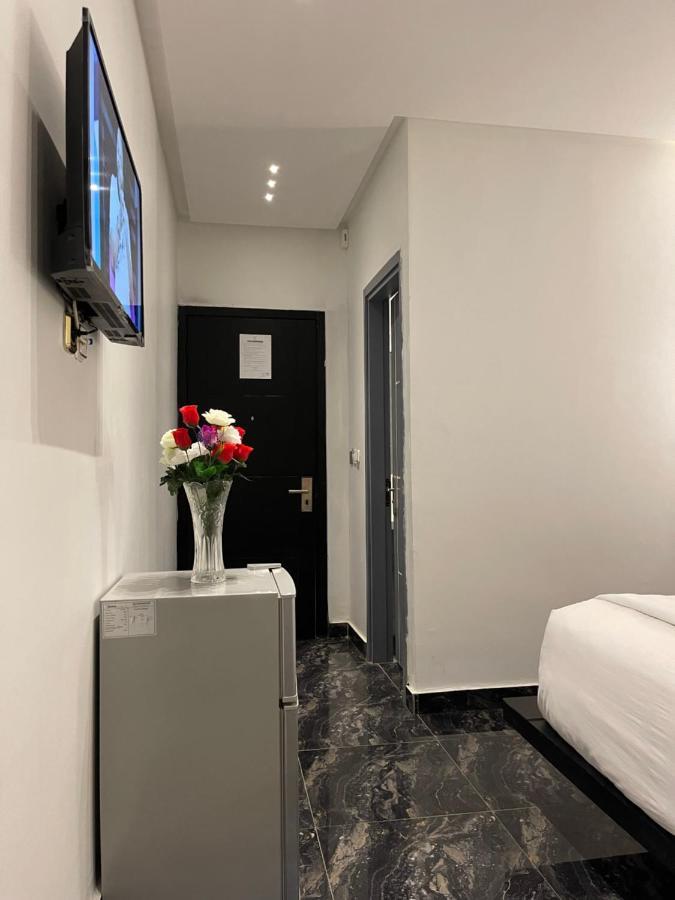 Hotel Vendome Douala Exteriör bild