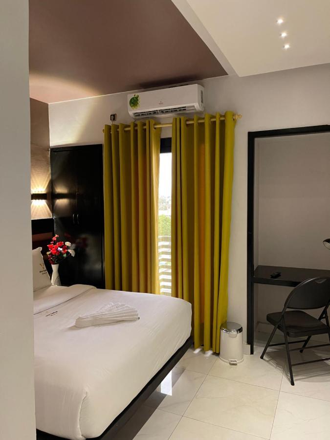 Hotel Vendome Douala Exteriör bild