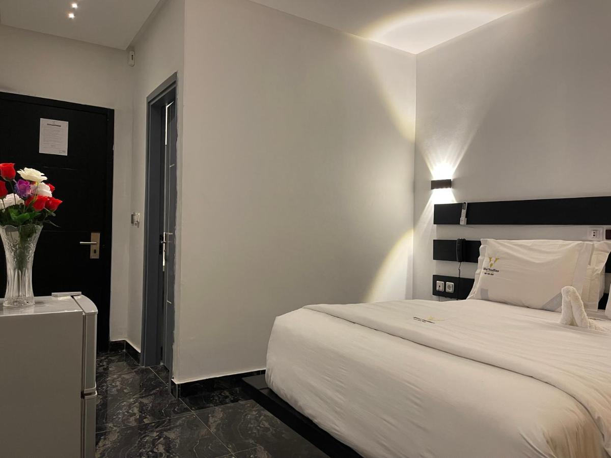 Hotel Vendome Douala Exteriör bild