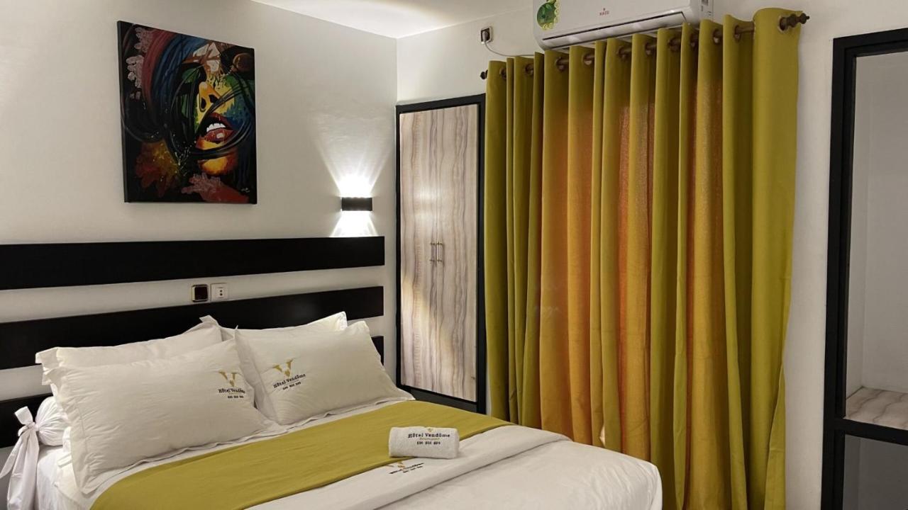 Hotel Vendome Douala Exteriör bild